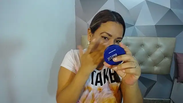 Snapshot of Milf-Prettyboobs chatting on 12/03/25, 10:57 Milf-Prettyboobs online show from 12/03/25, 10:57