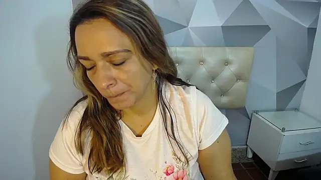 Snapshot of Milf-Prettyboobs chatting on 12/05/25, 10:35 Milf-Prettyboobs online show from 12/05/25, 10:35