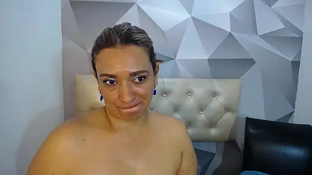 Snapshot of Milf-Prettyboobs chatting on 12/14/25, 10:47 Milf-Prettyboobs online show from 12/14/25, 10:47