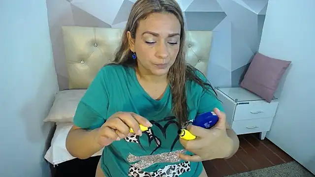 Snapshot of Milf-Prettyboobs chatting on 12/18/25, 10:54 Milf-Prettyboobs online show from 12/18/25, 10:54