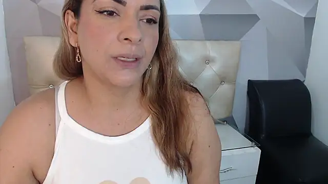 Milf-Prettyboobs online show from 02/02/26, 10:58