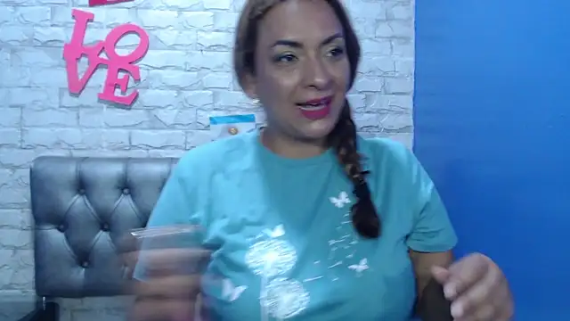 Milf-Prettyboobs online show from 07/11/26, 10:51