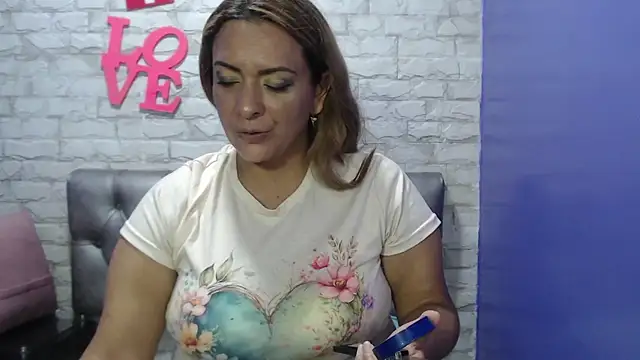 Milf-Prettyboobs online show from 07/21/26, 05:37