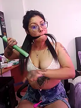 DaniPoison online show from 10/19/25, 06:19