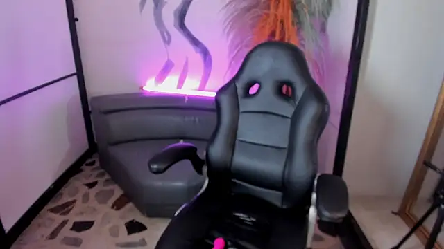 VanessaScott  online show from 10/26/25, 10:54