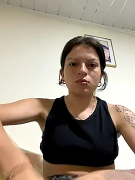 Snapshot of val_zx chatting on 12/14/25, 12:49 val zx online show from 12/14/25, 12:49
