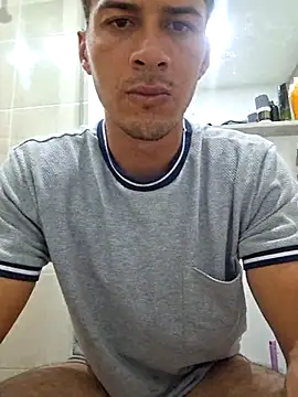 Snapshot of piterr_hot chatting on 03/17/25, 10:06 piterr hot online show from 03/17/25, 10:06