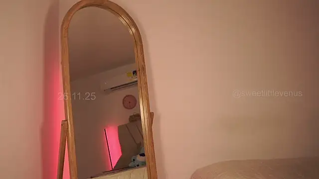 sweetlittlevenus online show from 11/26/25, 09:27