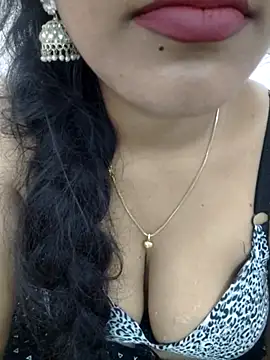 priya 00143 online show from 11/30/25, 06:50