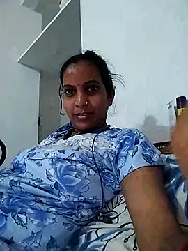 Hotty-Nidhi online show from 03/10/25, 06:38