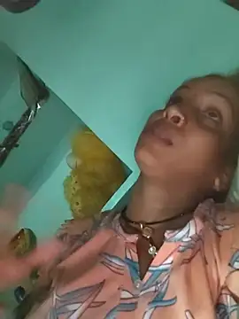 Hotty-Nidhi online show from 09/30/25, 04:01