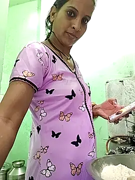 Hotty-Nidhi online show from 10/04/25, 05:38