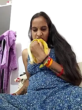 Hotty-Nidhi online show from 10/05/25, 07:28