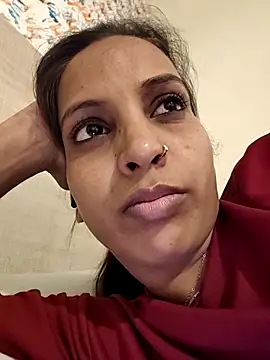 Hotty-Nidhi online show from 05/24/26, 06:24