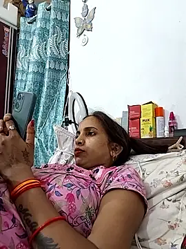 Hotty-Nidhi online show from 06/04/26, 05:52