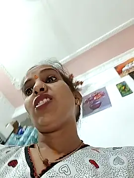 Hotty-Nidhi online show from 06/05/26, 06:52