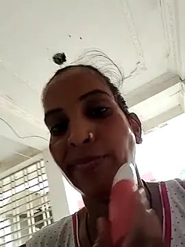 Hotty-Nidhi online show from 07/19/26, 04:38