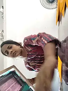 Snapshot of indiancute43 chatting on 07/11/26, 07:33 indiancute43 online show from 07/11/26, 07:33