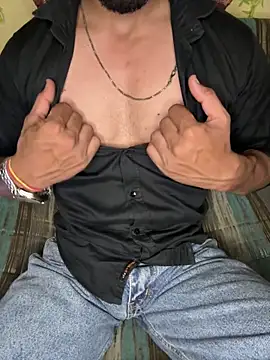 Snapshot of HARSHHU01 chatting on 09/28/25, 05:40 HARSHHU01 online show from 09/28/25, 05:40