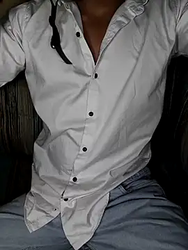 Snapshot of HARSHHU01 chatting on 10/24/25, 06:59 HARSHHU01 online show from 10/24/25, 06:59