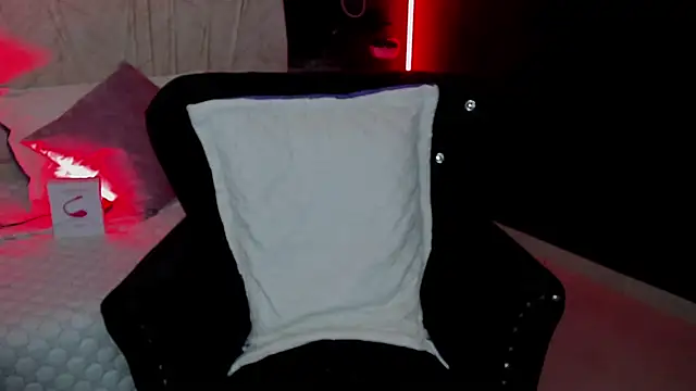 Lilith Thompson online show from 03/13/25, 03:39