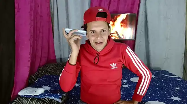 Snapshot of Hidden_Fantasies chatting on 03/15/25, 12:15 Hidden Fantasies online show from 03/15/25, 12:15