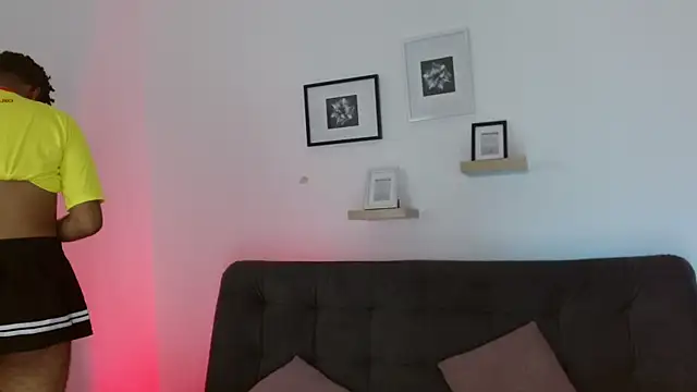 Snapshot of julian_vogue chatting on 03/20/25, 06:53 julian vogue online show from 03/20/25, 06:53