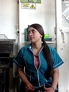 HOLY DOLL online show from 10/18/25, 07:36