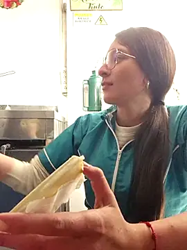 HOLY DOLL online show from 10/29/25, 09:38