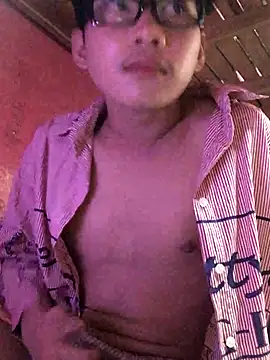 Snapshot of Johnnixes19 chatting on 10/21/25, 04:46 Johnnixes19 online show from 10/21/25, 04:46