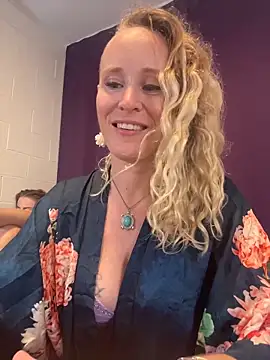 SusieandLacey online show from 06/14/26, 07:10