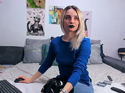 Snapshot of FindomGoddess1 chatting on 09/18/25, 07:05 FindomGoddess1 online show from 09/18/25, 07:05