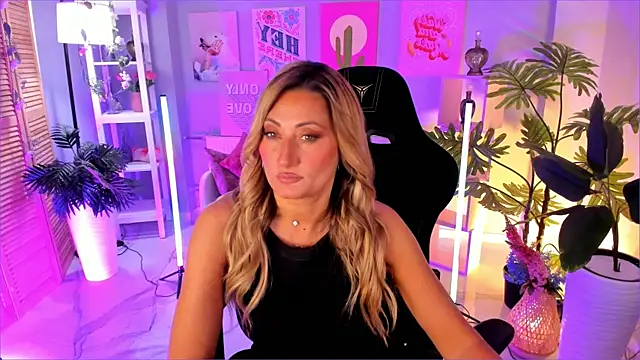 SarahAlluring online show from 09/18/25, 01:02