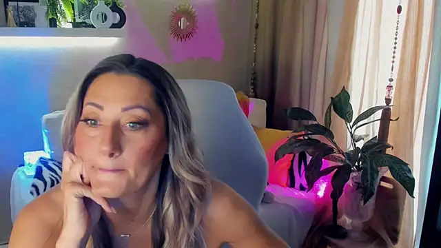 SarahAlluring online show from 06/07/26, 07:45