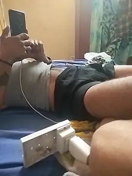 Snapshot of HernnEs25 chatting on 12/15/25, 02:32 HernnEs25 online show from 12/15/25, 02:32