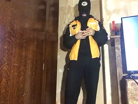 Snapshot of HairyCubBttmboy chatting on 10/06/25, 10:40 HairyCubBttmboy online show from 10/06/25, 10:40