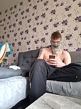 ThePython666 online show from 10/22/25, 09:31