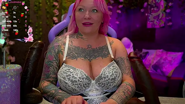 Snapshot of BlackedBarbie chatting on 09/21/25, 07:15 BlackedBarbie online show from 09/21/25, 07:15