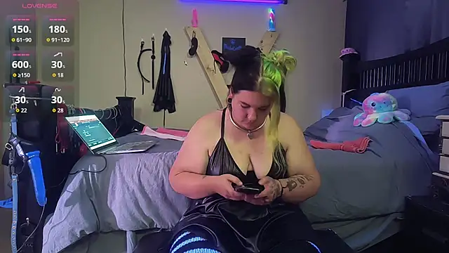 Snapshot of KinkyBratandDaddy chatting on 11/19/25, 03:39 KinkyBratandDaddy online show from 11/19/25, 03:39