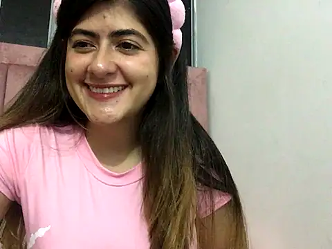 Snapshot of skyler1195 chatting on 10/17/25, 03:20 skyler1195 online show from 10/17/25, 03:20