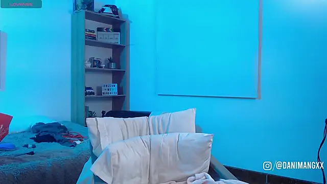 Snapshot of Soy_mangx chatting on 10/10/25, 02:10 Soy mangx online show from 10/10/25, 02:10