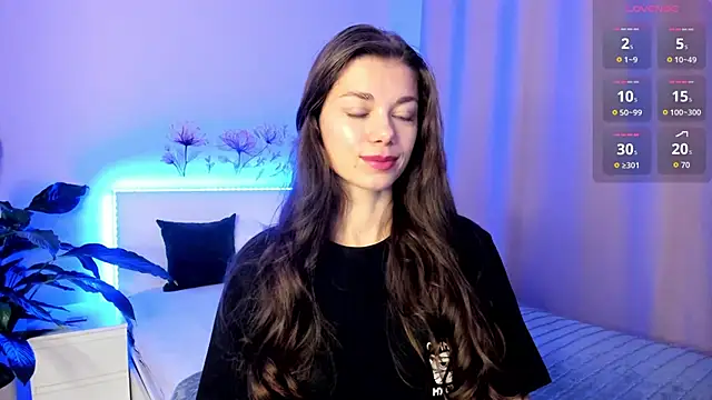 Snapshot of Eva_McCoy chatting on 11/04/25, 09:30 Eva McCoy online show from 11/04/25, 09:30