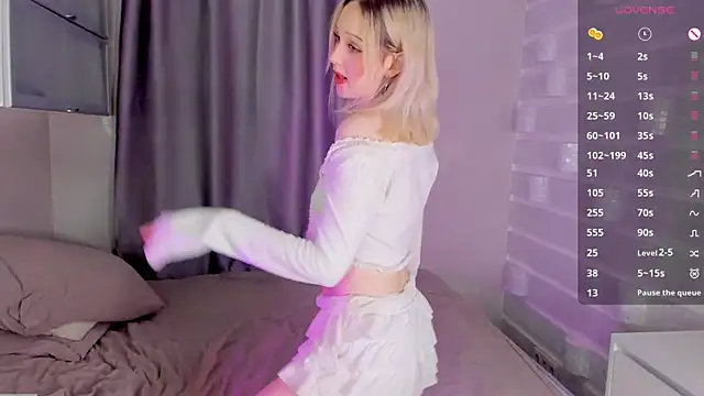 alicewonderyou online show from 11/14/25, 12:04