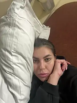 Snapshot of AngelinaMeov chatting on 03/14/25, 10:27 AngelinaMeov online show from 03/14/25, 10:27