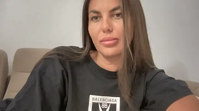 Snapshot of AngelinaMeov chatting on 09/08/25, 05:45 AngelinaMeov online show from 09/08/25, 05:45