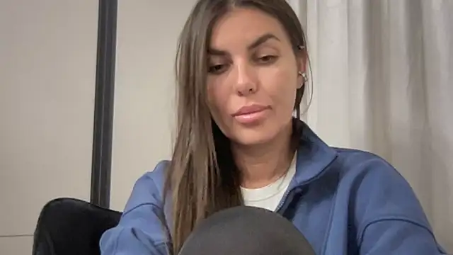 Snapshot of AngelinaMeov chatting on 09/25/25, 07:50 AngelinaMeov online show from 09/25/25, 07:50