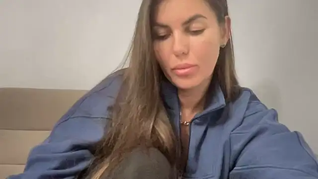 Snapshot of AngelinaMeov chatting on 09/28/25, 07:41 AngelinaMeov online show from 09/28/25, 07:41