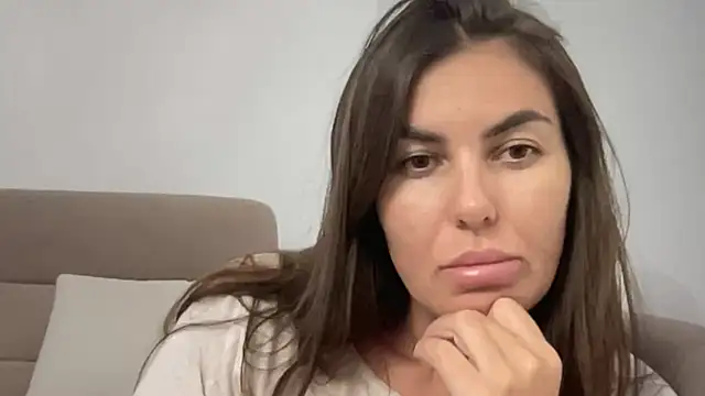 Snapshot of AngelinaMeov chatting on 10/06/25, 02:47 AngelinaMeov online show from 10/06/25, 02:47