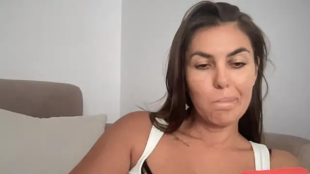 Snapshot of AngelinaMeov chatting on 10/07/25, 12:57 AngelinaMeov online show from 10/07/25, 12:57