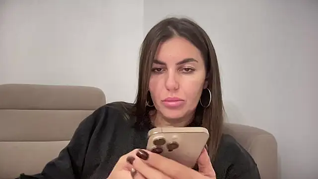 Snapshot of AngelinaMeov chatting on 10/21/25, 05:13 AngelinaMeov online show from 10/21/25, 05:13